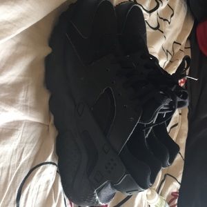 Black Nike Huarache